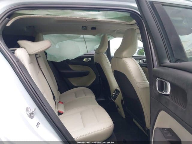 2025 VOLVO XC40 B5 PLUS BRIGHT THEME 8