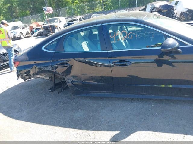 2022 HYUNDAI SONATA SE 19