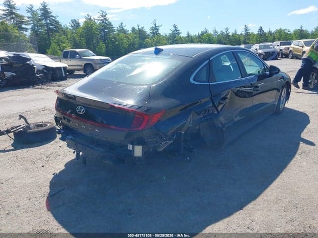 2022 HYUNDAI SONATA SE 4
