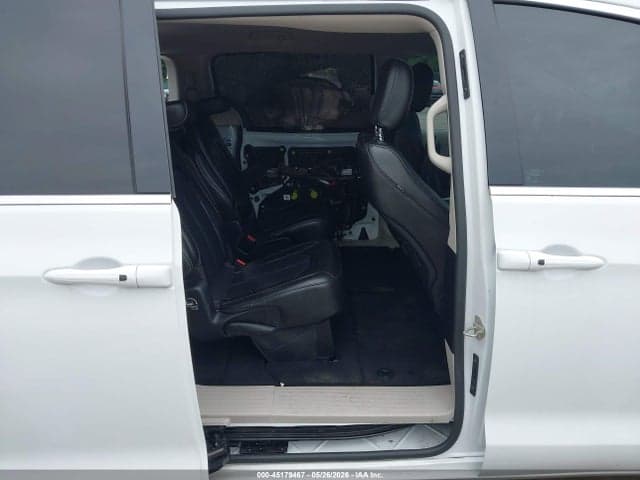 2023 CHRYSLER PACIFICA TOURING L 8