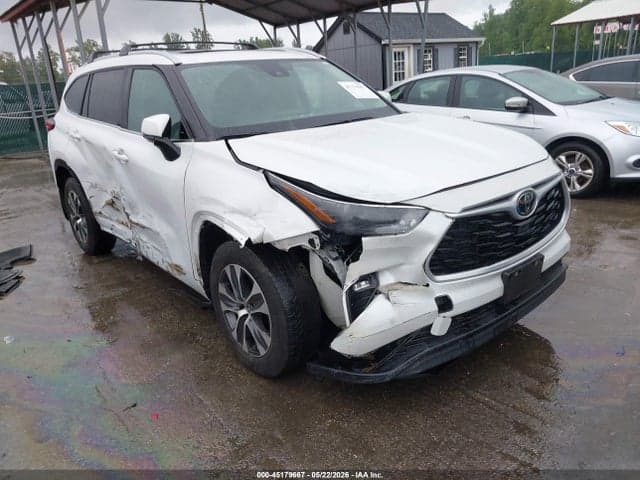 2023 TOYOTA HIGHLANDER XLE 1