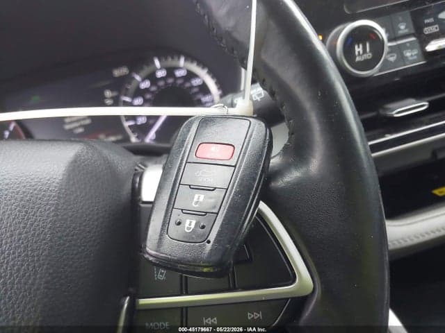 2023 TOYOTA HIGHLANDER XLE 11