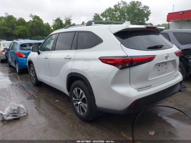 2023 TOYOTA HIGHLANDER XLE 3
