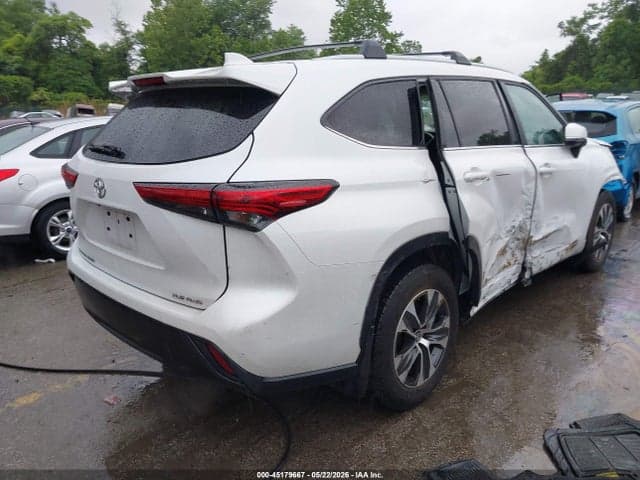 2023 TOYOTA HIGHLANDER XLE 4