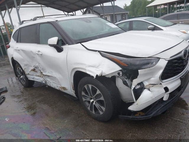 2023 TOYOTA HIGHLANDER XLE 6