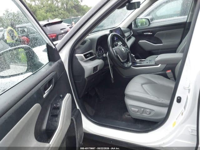 2023 TOYOTA HIGHLANDER XLE 8