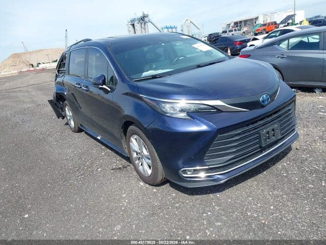 2024 TOYOTA SIENNA XLE - 1
