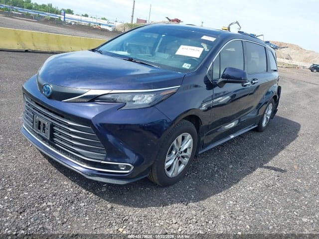 2024 TOYOTA SIENNA XLE 2