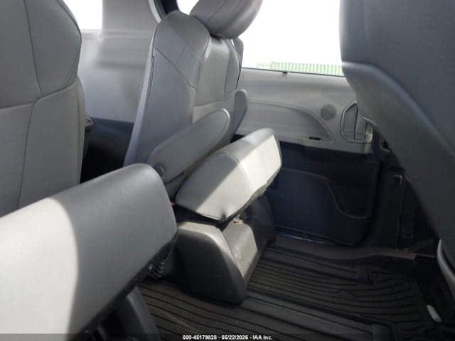 2024 TOYOTA SIENNA XLE 8