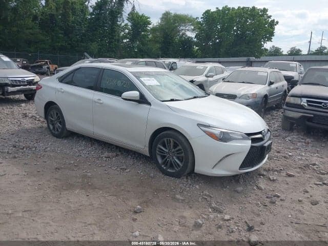 2017 TOYOTA CAMRY SE 2