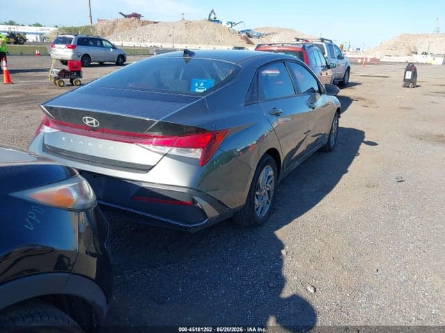 2024 HYUNDAI ELANTRA SEL 4