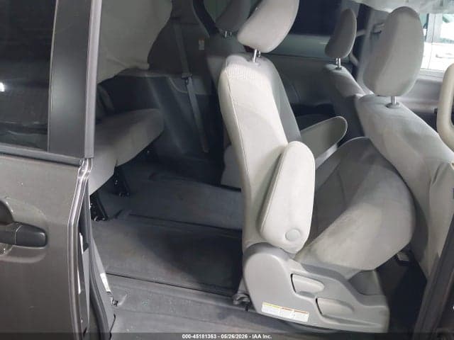 2020 TOYOTA SIENNA L 8