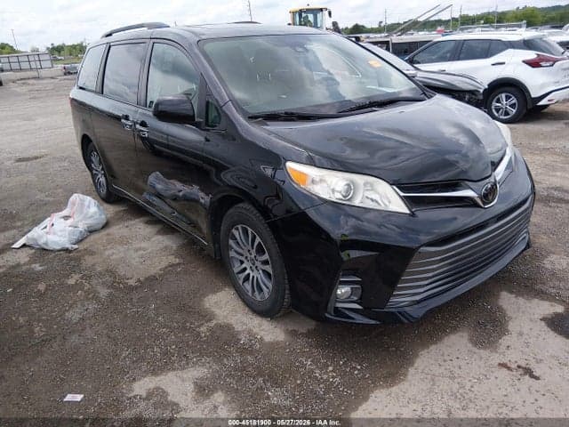 2020 TOYOTA SIENNA XLE 1