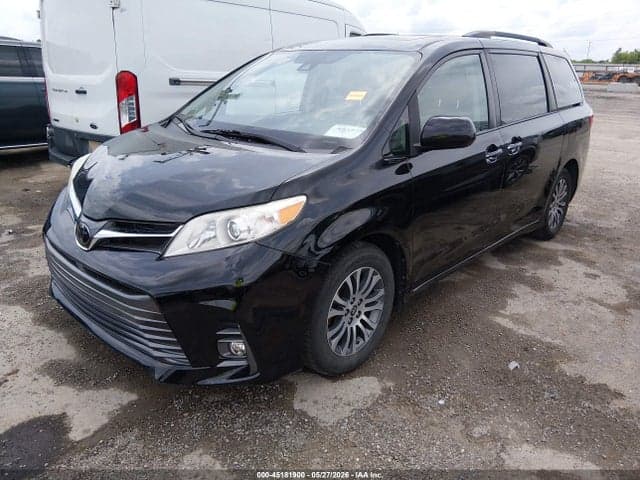 2020 TOYOTA SIENNA XLE 2