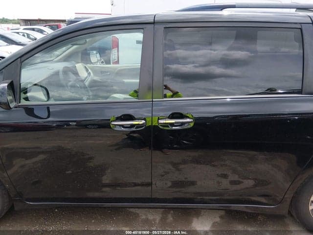 2020 TOYOTA SIENNA XLE 14