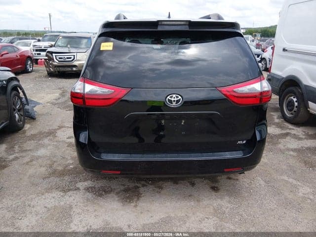 2020 TOYOTA SIENNA XLE 16