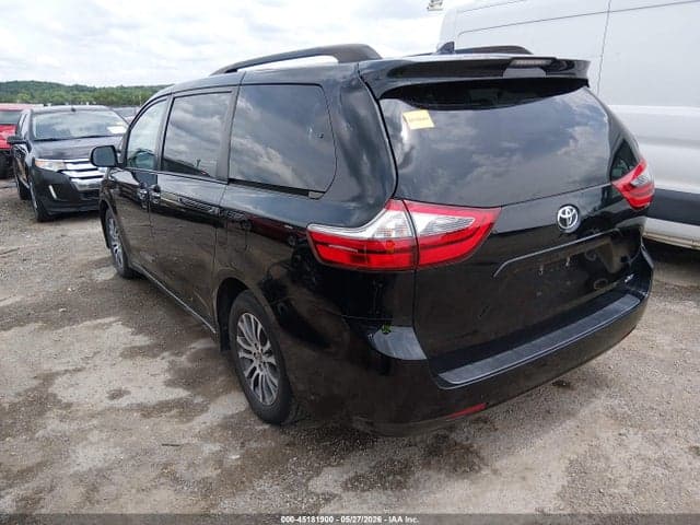 2020 TOYOTA SIENNA XLE 3
