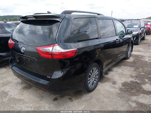 2020 TOYOTA SIENNA XLE 4