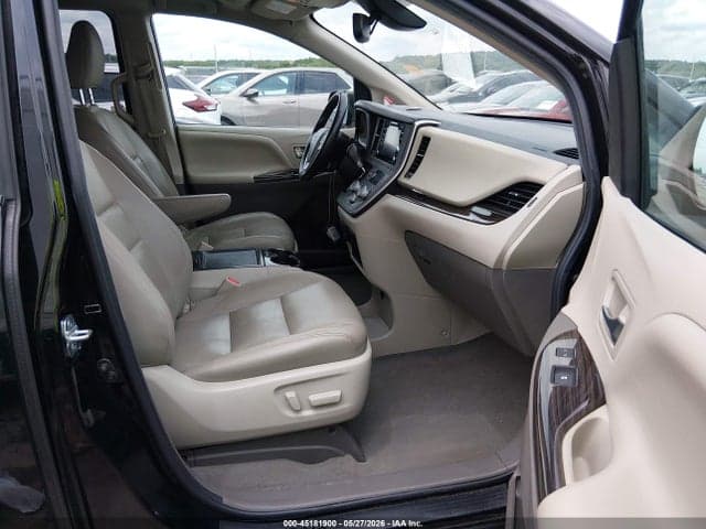 2020 TOYOTA SIENNA XLE 5