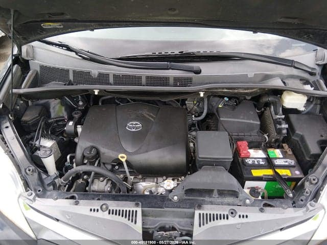 2020 TOYOTA SIENNA XLE 10