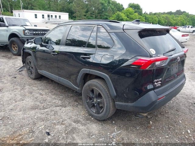 2020 TOYOTA RAV4 XLE 3