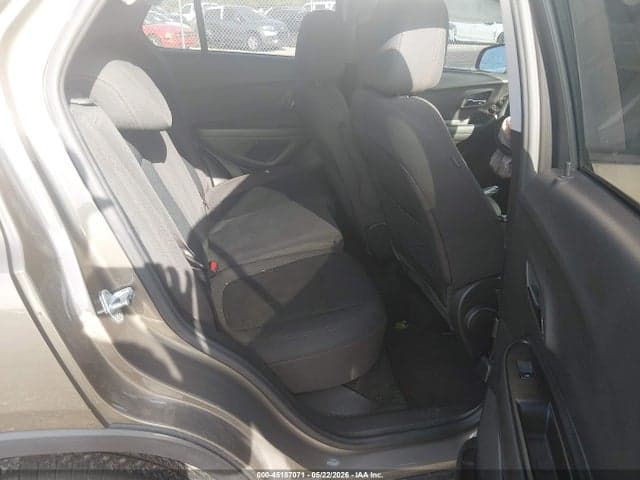 2022 CHEVROLET TRAX AWD LS 8