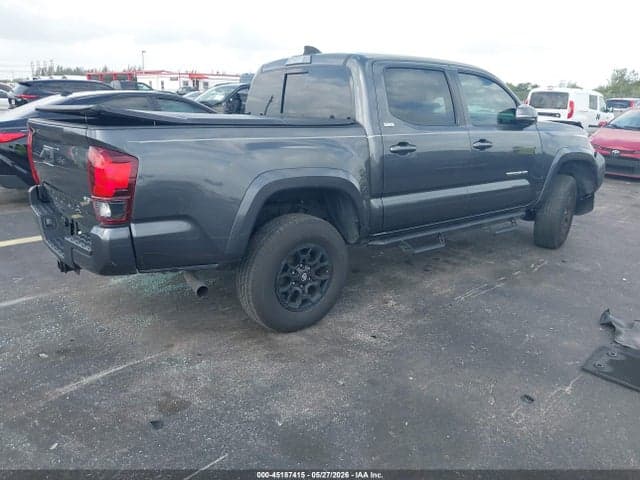 2022 TOYOTA TACOMA SR5 V6 4