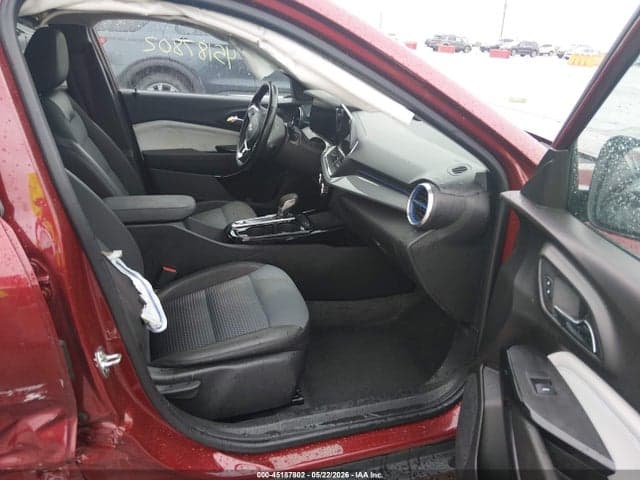 2025 CHEVROLET TRAX FWD LT 5