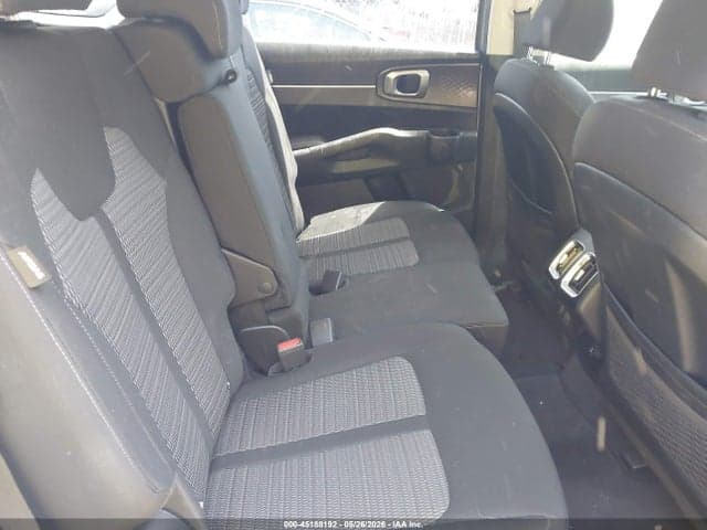 2025 KIA SORENTO LX 8