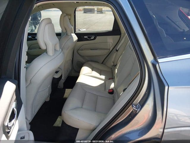 2018 VOLVO XC60 T6 MOMENTUM 8