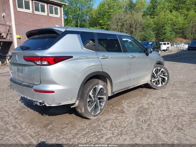 2024 MITSUBISHI OUTLANDER 4