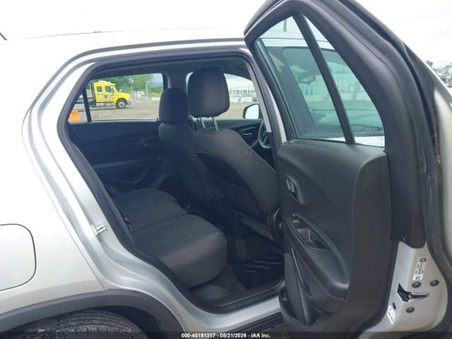 2021 CHEVROLET TRAX AWD LS 8