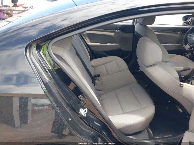 2017 HYUNDAI ELANTRA SE 8