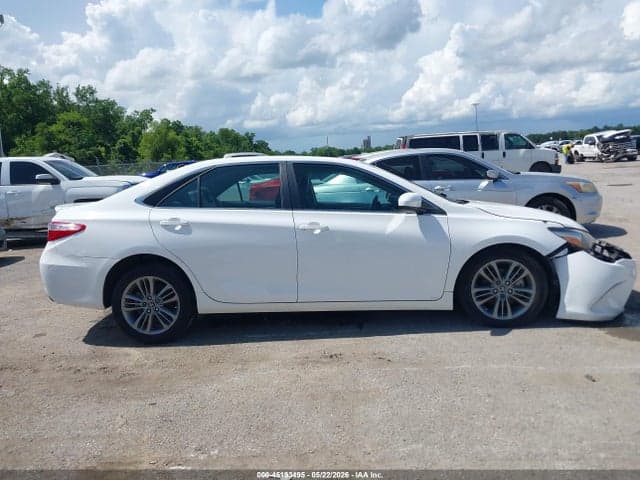 2017 TOYOTA CAMRY SE 13