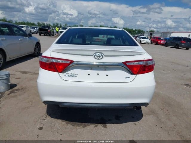 2017 TOYOTA CAMRY SE 16