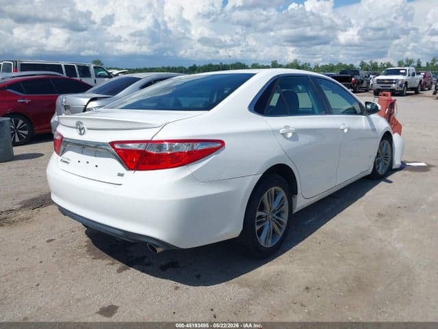2017 TOYOTA CAMRY SE 4