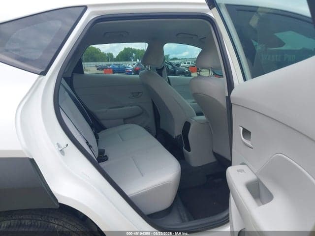 2025 HYUNDAI KONA SE 8