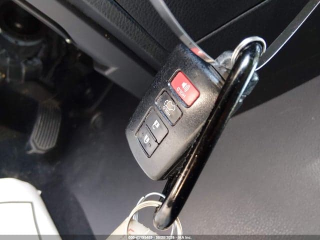 2019 TOYOTA HIGHLANDER SE 11