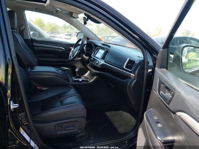 2019 TOYOTA HIGHLANDER SE 5