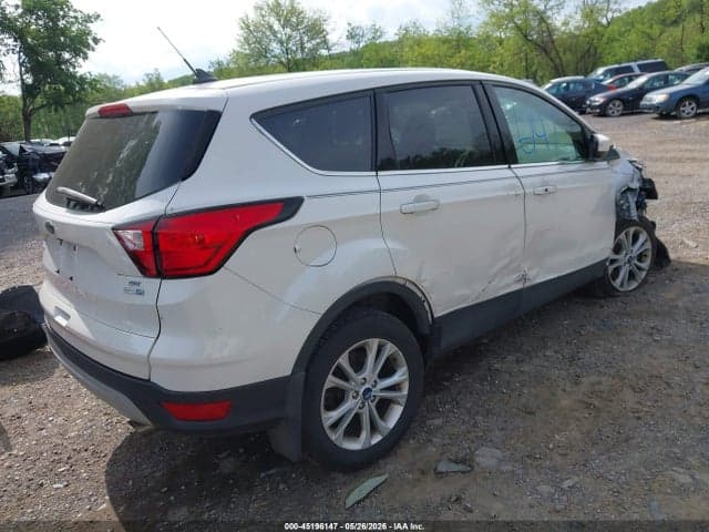 2019 FORD ESCAPE SE 4