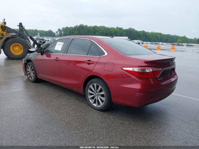 2017 TOYOTA CAMRY XLE 3