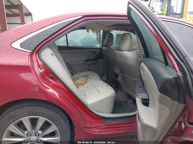 2017 TOYOTA CAMRY XLE 8