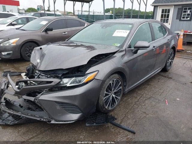 2020 TOYOTA CAMRY SE AWD 2