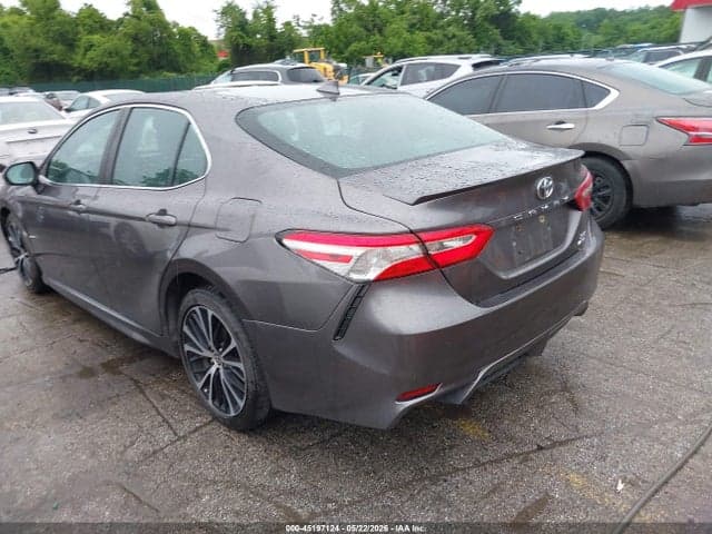 2020 TOYOTA CAMRY SE AWD 3