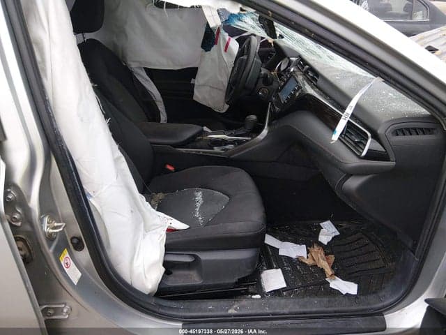 2019 TOYOTA CAMRY LE 5
