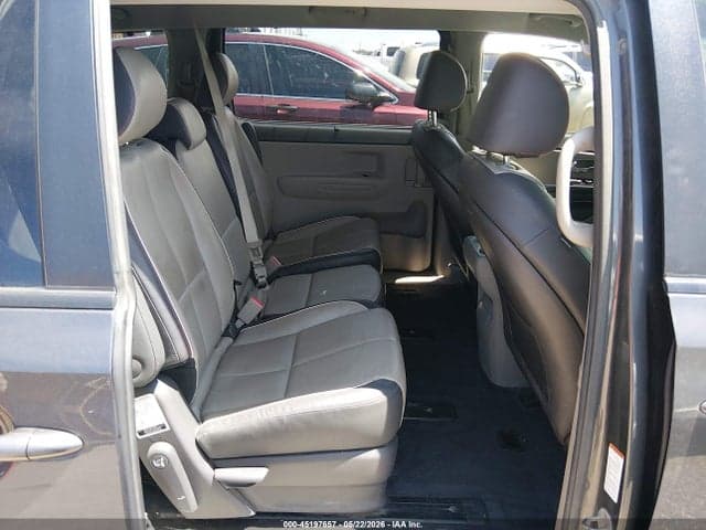 2017 KIA SEDONA LX 8
