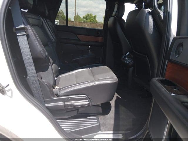 2021 LINCOLN NAVIGATOR STANDARD 8