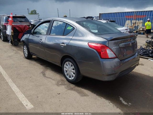 2017 NISSAN VERSA 1.6 SV 3