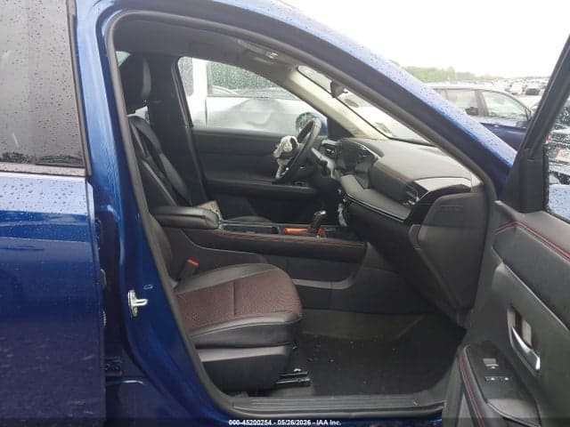 2025 NISSAN KICKS SR INTELLIGENT AWD 5