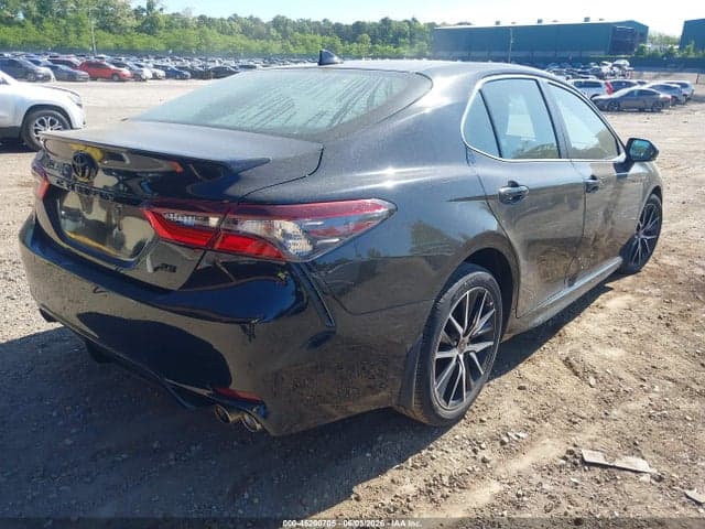 2022 TOYOTA CAMRY SE 4
